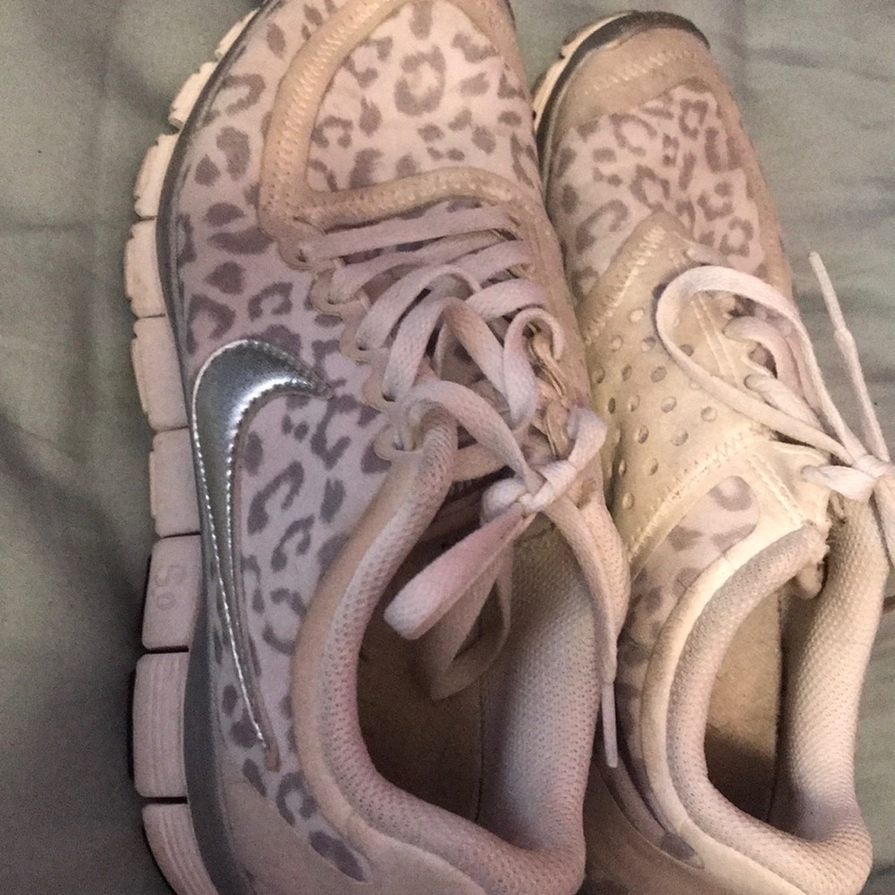 Used Nike Leopard white shoes